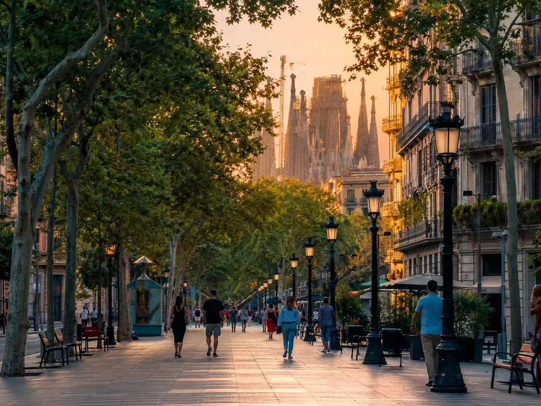 Avinguda de Gaudí toward the Sagrada Família