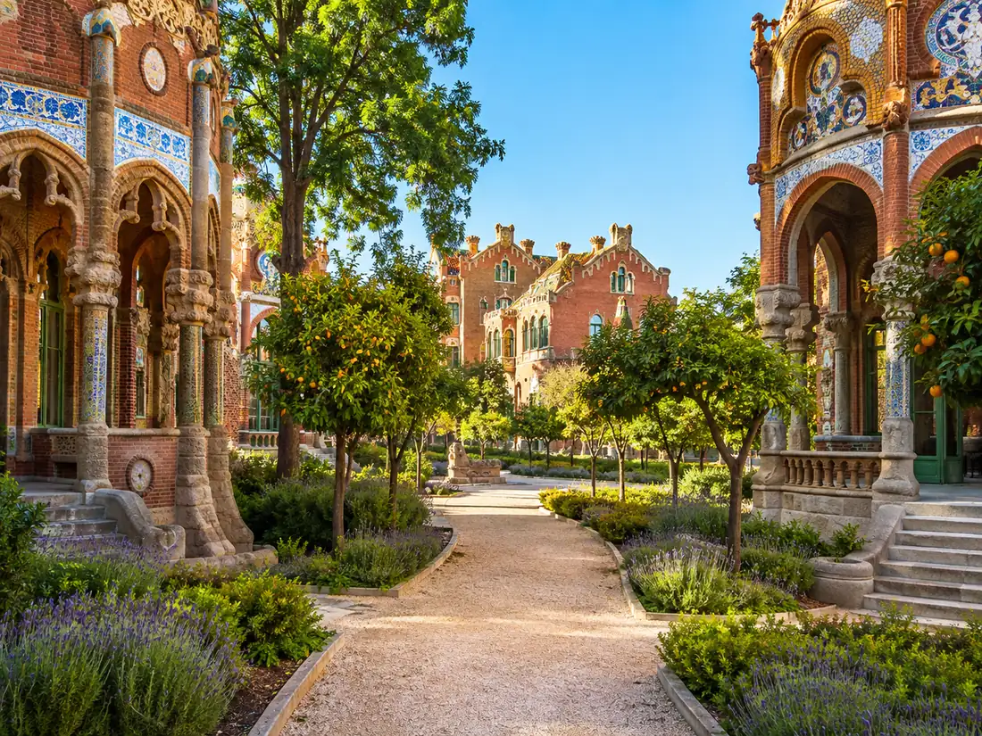 Gardens between pavilions, where the garden-city design shows
