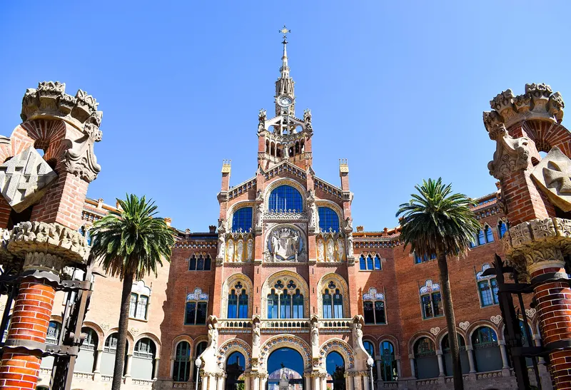 Main façade of the Sant Pau Administration pavilion